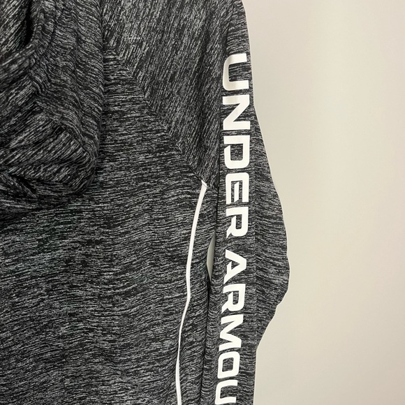 Under Armour athletic shirt/hoodie grey -*** NEW! - Picture 3 of 4